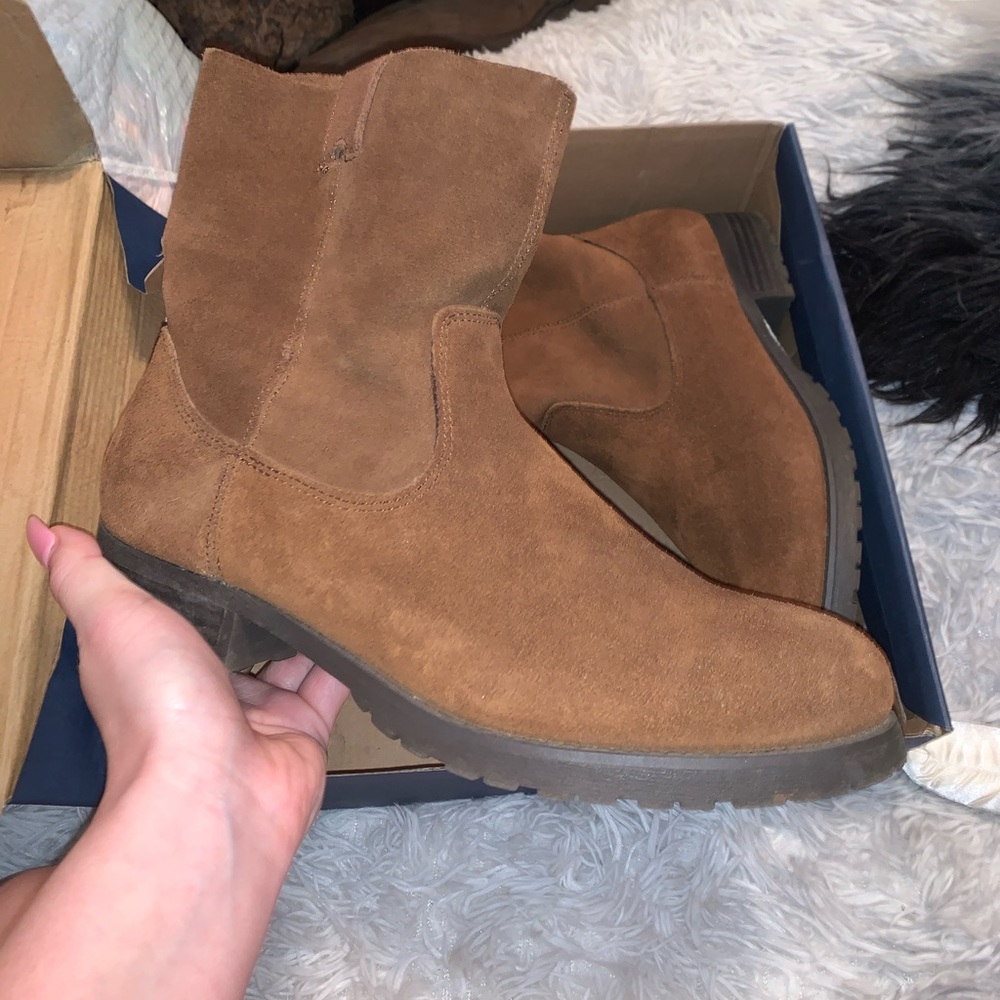 American eagle BARELY worn boots